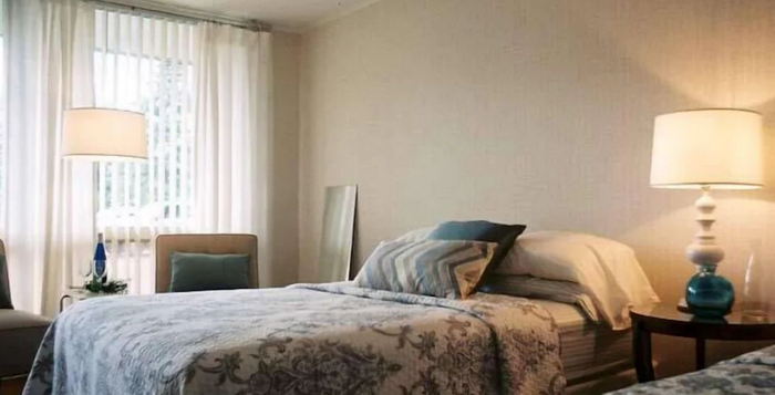 Summers Inn (Four Seasons Motel) - Web Listing (newer photo)